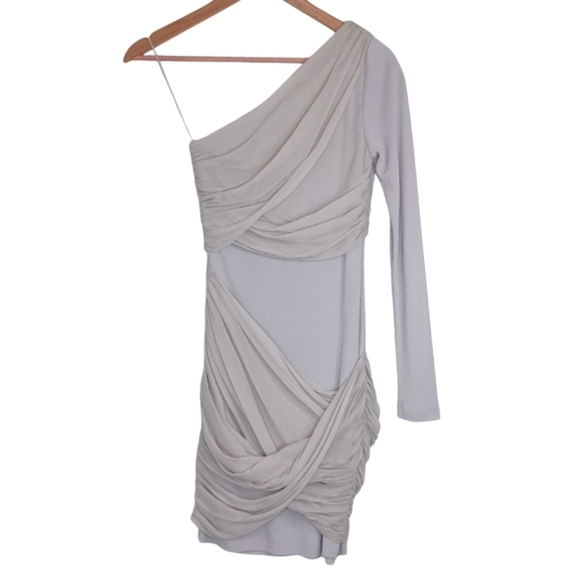 Alice + Olivia Crissy One Sleeve Goddess Light Grey Silk Blend Mini Wrap Dress - Picture 3 of 13